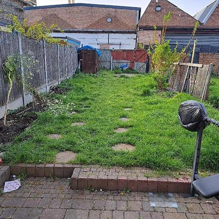 Single Bedroom Near London Seven Kings Train Station Ilford Exteriör bild